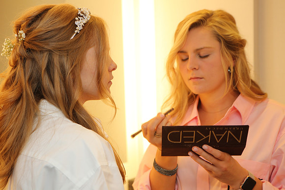 Girls Getting Ready (57)