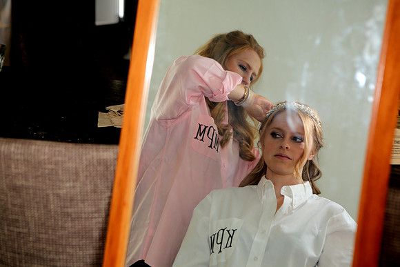 Girls Getting Ready (105)